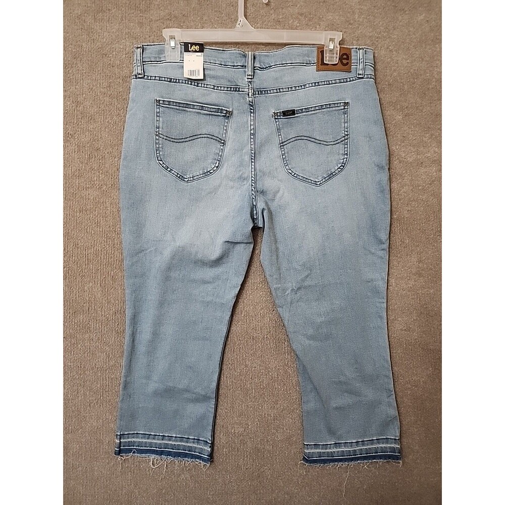 Lee Legendary Mid Rise Capri Jeans Womens 18 Light Blue Raw Hem Stretch NEW - Picture 7 of 11